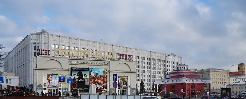 Monument &agrave; Boulat Okoudjava au d&eacute;but de la rue Arbat &agrave; Moscou