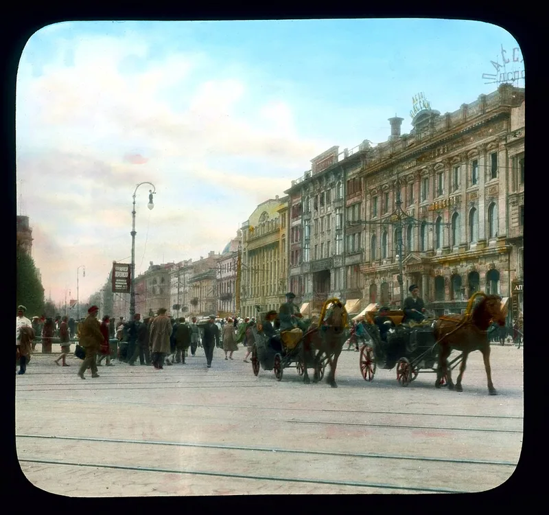 La perspective Nevski à Saint-Pétersbourg, artère principale bordée de palais et de commerces historiques