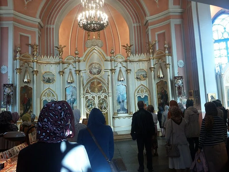 Int&eacute;rieur de l'&eacute;glise de Tchesma &agrave; Saint-P&eacute;tersbourg, iconostase et vo&ucirc;tes n&eacute;ogothiques