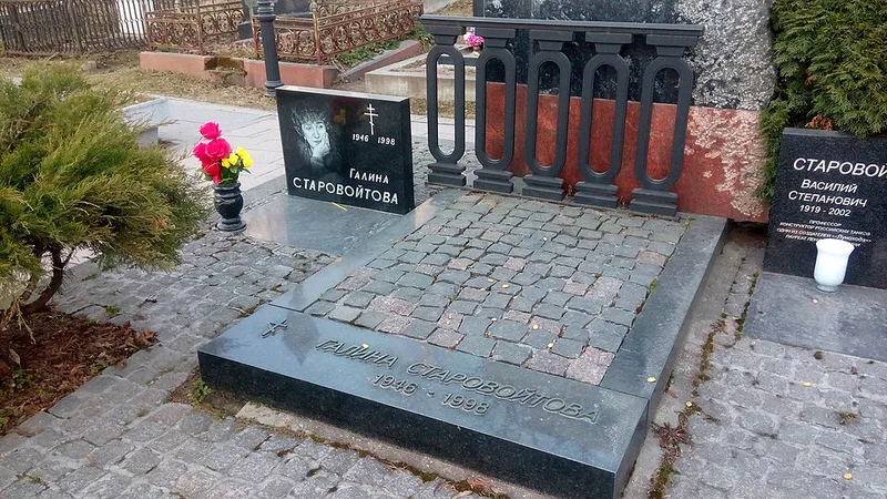 Tombes des grands compositeurs russes à la nécropole Tikhvine de Saint-Pétersbourg