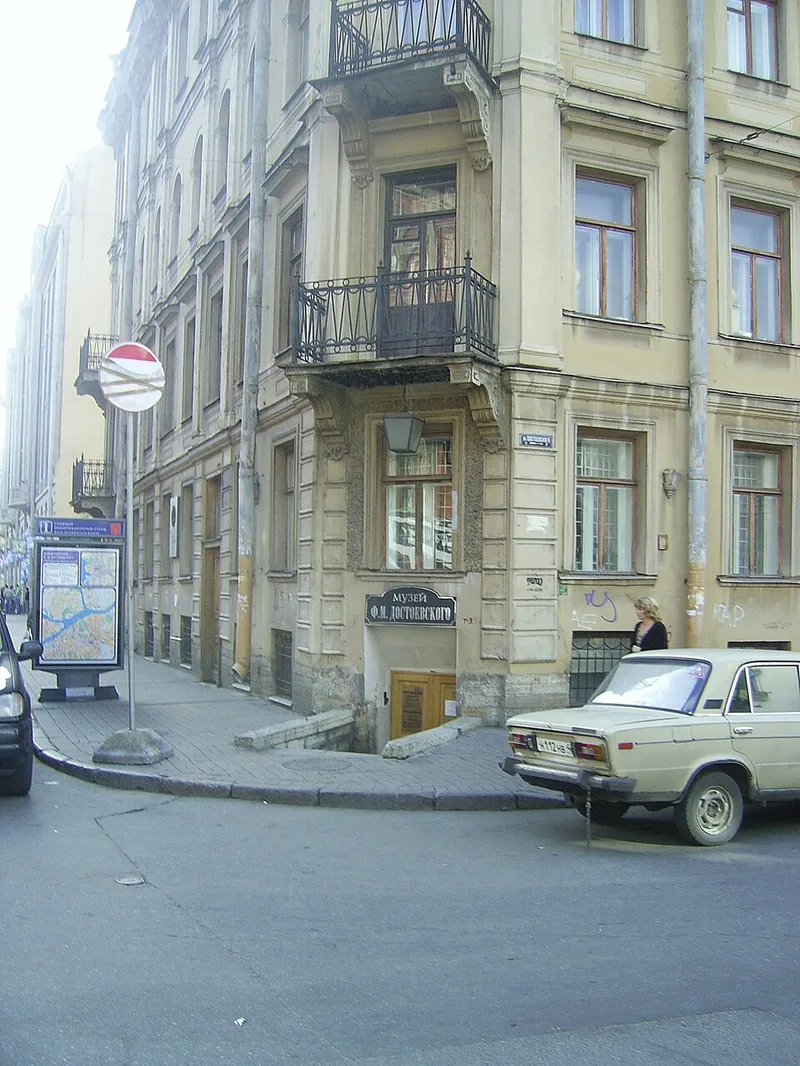Bureau de Dosto&iuml;evski dans son appartement-mus&eacute;e &agrave; Saint-P&eacute;tersbourg