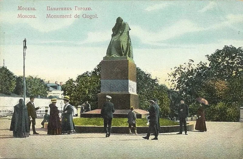 Statue d'Alexandre Ostrovski devant le Maly Th&eacute;&acirc;tre &agrave; Moscou